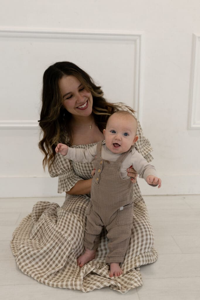 Motherhood photo sessions for new moms to save precious memories and document their young lives
